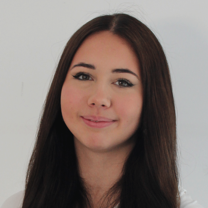 Jana Merkl, Auszubildende