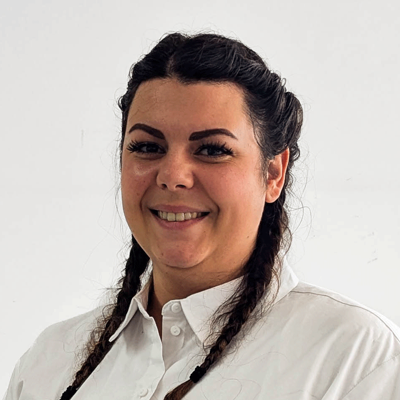 Madeleine Schwab, Serviceassistentin