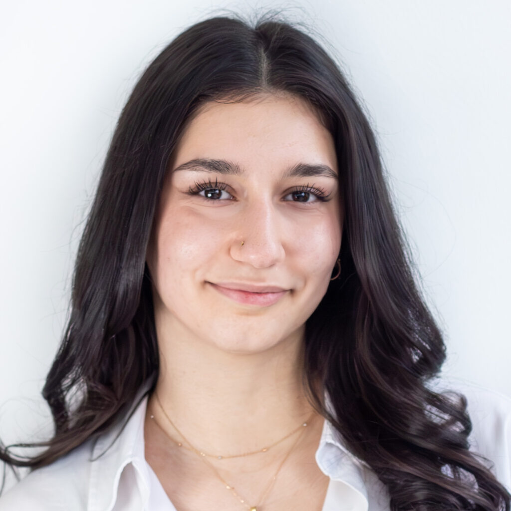 Shahrzad Tamizi, Auszubildende